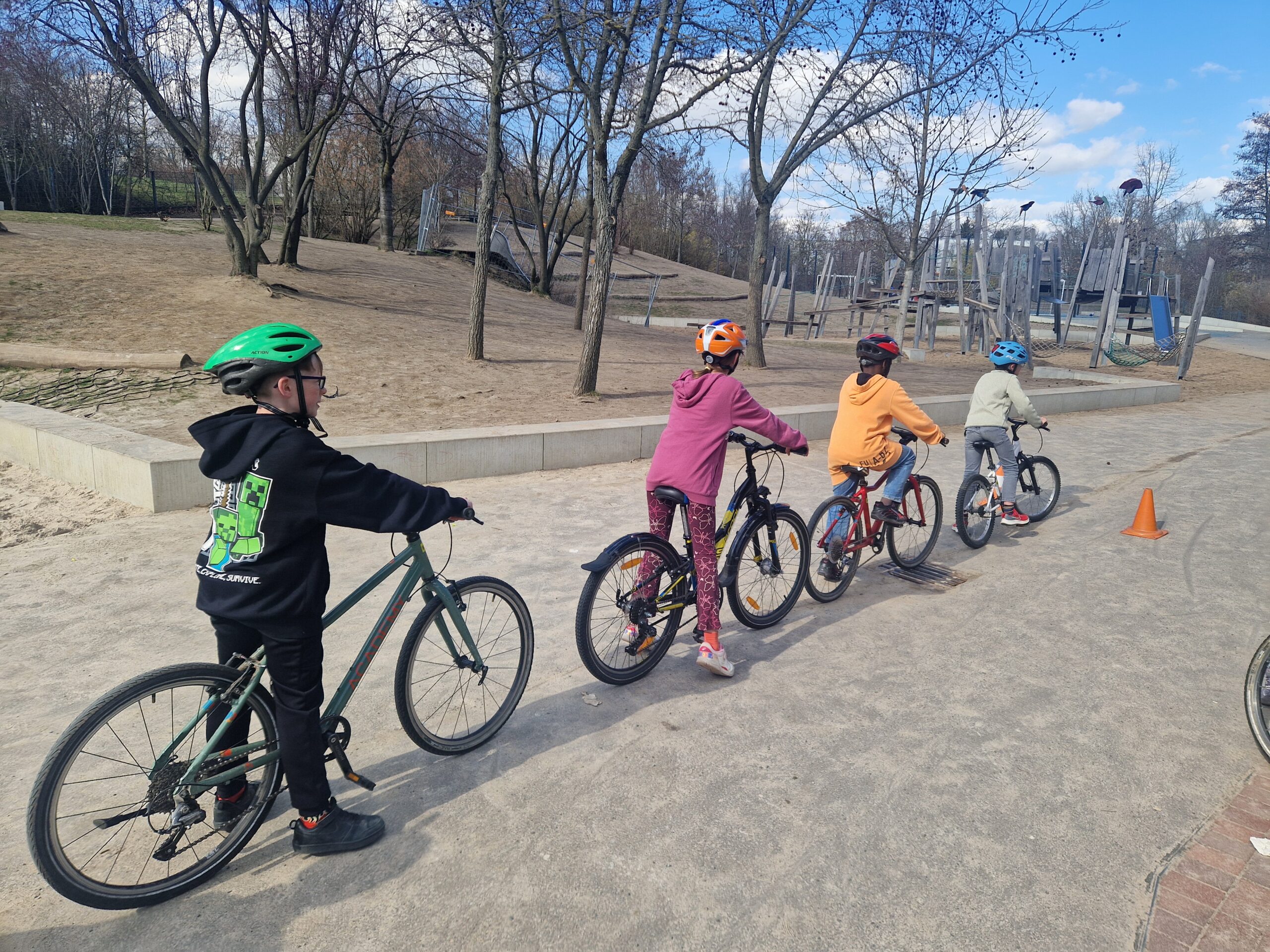Projekt „Zweirad“ auf dem Schulhof– Mit Schwung zur Fahrradprüfung 🚲